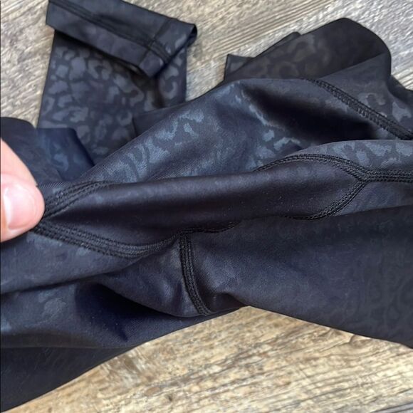 4 piece XS workout bundle! Buffbunny, carbon38, girlfriend collective and Varley - Picture 5 of 16